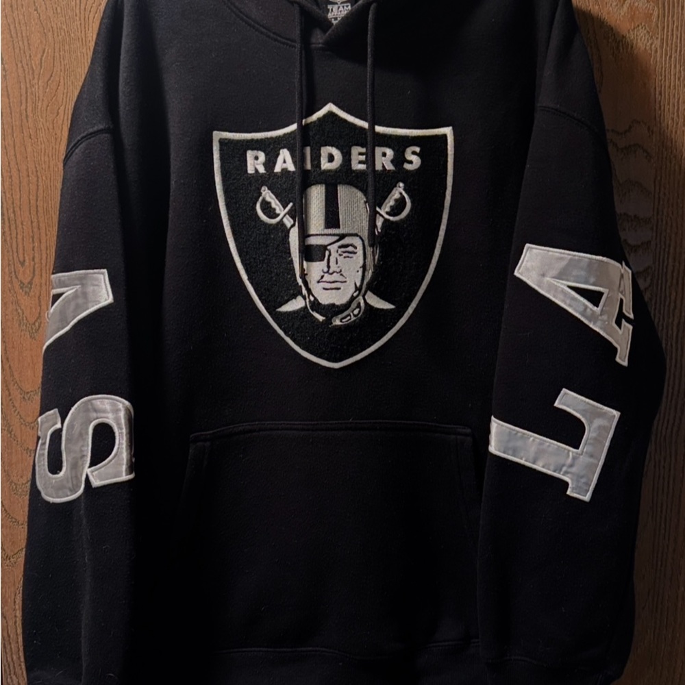 Las Vegas Raiders BlPullovHoodie with Shield Logo. Size M